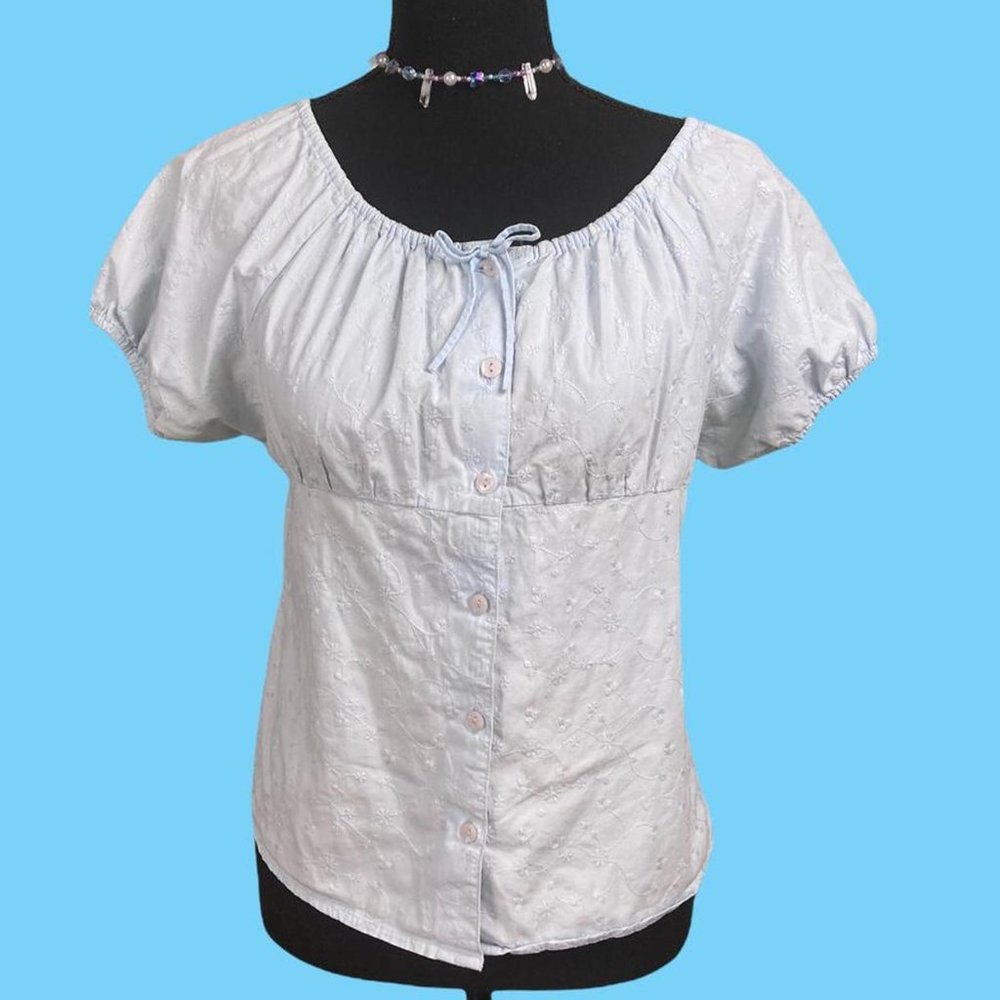 ❌SOLD❌ Y2k pastel blue eyelet puff sleeve milkmaid button top size large - Picture 1 of 4